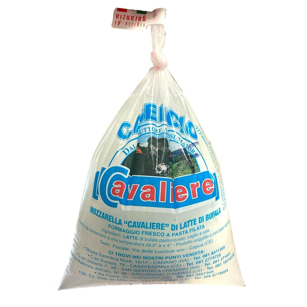 Treccia di Mozzarella di Bufala Campana 500 g (L'ordine potrebbe subire un leggero ritardo per garantire la confezione più fresca)